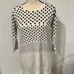 3/$25 Sale🎈Love By design pic-a - dots white black uneven length sweater